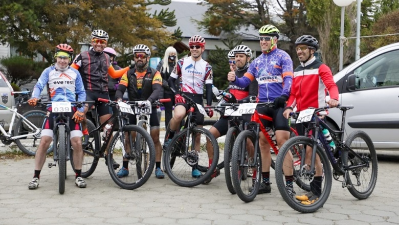 Más de 300 participantes del evento ciclístico "Vuelta al Casco Viejo"