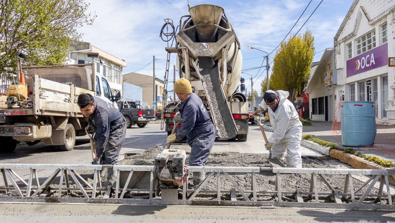 Mejoramiento Vial: El Municipio intensifica los trabajos de bacheo en la ciudad