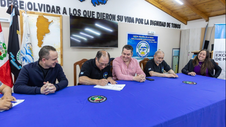 El intendente firmó el decreto para la titulación de tierras del Centro de Veteranos