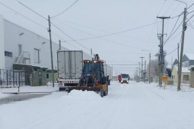 Defensa Civil asistió a vecinos y vecinas ante las intensas nevadas