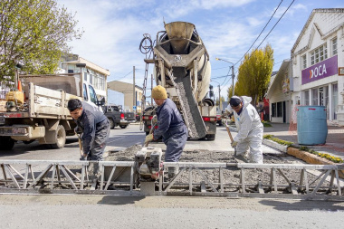 Mejoramiento Vial: El Municipio intensifica los trabajos de bacheo en la ciudad