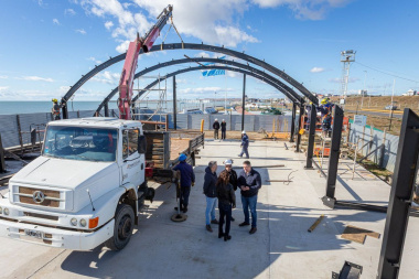 El intendente recorrió la obra en construcción del edificio permanente de la Carpa de la Dignidad