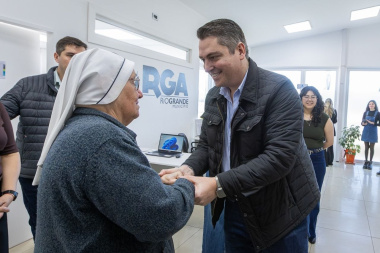 El intendente recibió a la hermana Carla Riva en el Centro Municipal que lleva su nombre